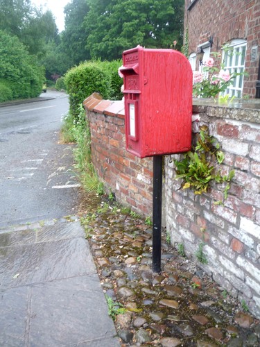 Photo 6x4 elizabeth postbox - 6x4,